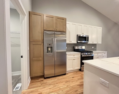 974 Meadow Lane - Photo Thumbnail 5