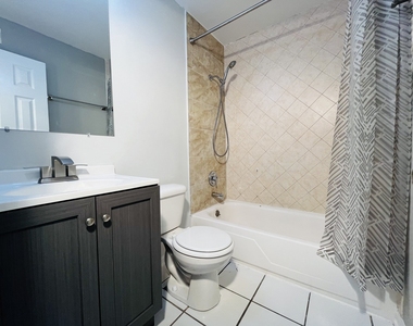 1511 N Windsor Drive - Photo Thumbnail 6