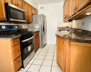 1511 N Windsor Drive - Photo Thumbnail 4