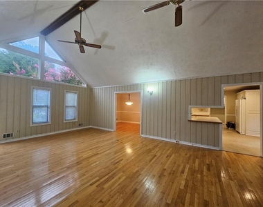 395 Monivea Lane - Photo Thumbnail 4