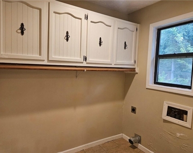395 Monivea Lane - Photo Thumbnail 13