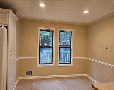 395 Monivea Lane - Photo Thumbnail 9