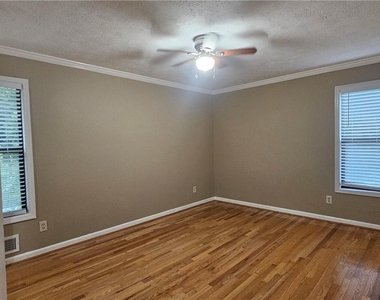 395 Monivea Lane - Photo Thumbnail 18