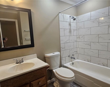 395 Monivea Lane - Photo Thumbnail 14