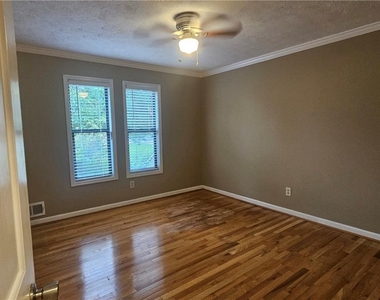 395 Monivea Lane - Photo Thumbnail 16