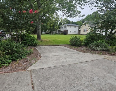 395 Monivea Lane - Photo Thumbnail 1