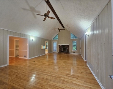395 Monivea Lane - Photo Thumbnail 3