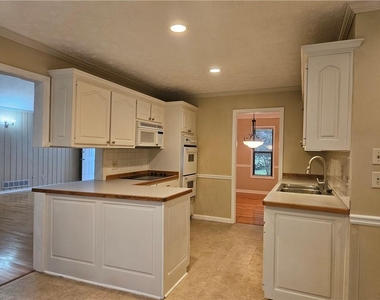 395 Monivea Lane - Photo Thumbnail 8
