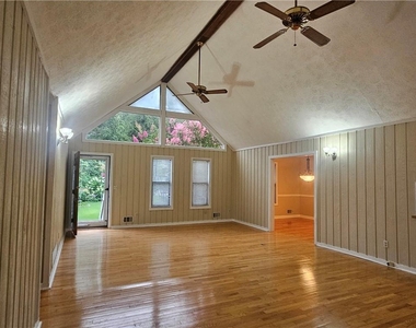 395 Monivea Lane - Photo Thumbnail 5
