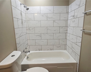 395 Monivea Lane - Photo Thumbnail 15