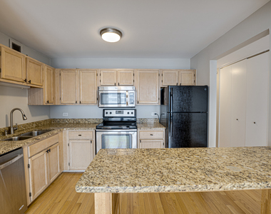 200 N Dearborn Street - Photo Thumbnail 5