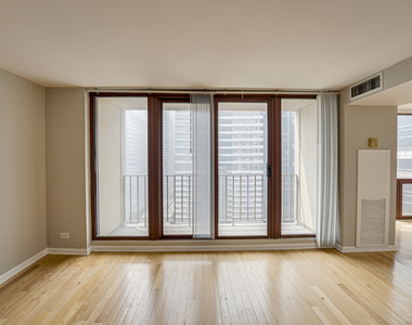 200 N Dearborn Street - Photo Thumbnail 9