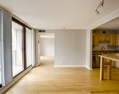 200 N Dearborn Street - Photo Thumbnail 4