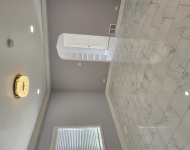 3327 S Austin Boulevard - Photo Thumbnail 4