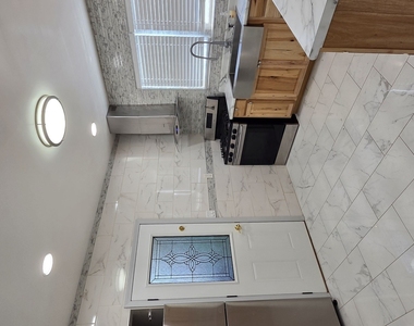 3327 S Austin Boulevard - Photo Thumbnail 6