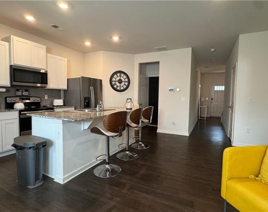 5717 Union Pointe Drive - Photo Thumbnail 5