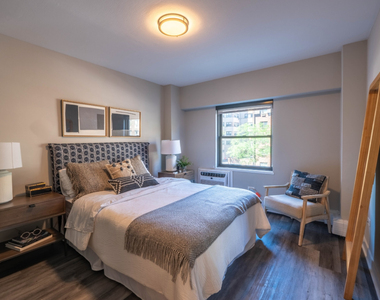 5815 N Sheridan Road - Photo Thumbnail 2