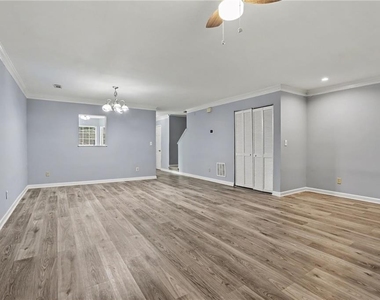 5582 Stonington Trace Parkway - Photo Thumbnail 4