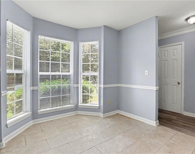 5582 Stonington Trace Parkway - Photo Thumbnail 7