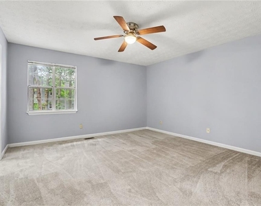 5582 Stonington Trace Parkway - Photo Thumbnail 11