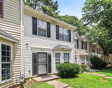 5582 Stonington Trace Parkway - Photo Thumbnail 2