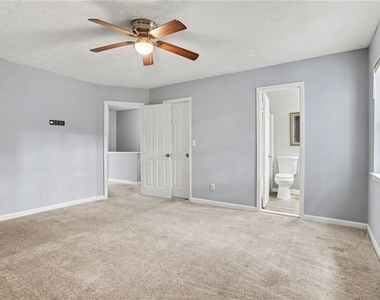 5582 Stonington Trace Parkway - Photo Thumbnail 12