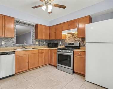 5582 Stonington Trace Parkway - Photo Thumbnail 5