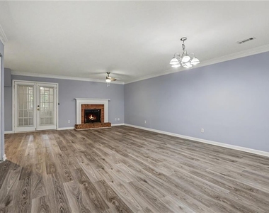 5582 Stonington Trace Parkway - Photo Thumbnail 3