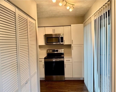 1059 Mariners Drive - Photo Thumbnail 4