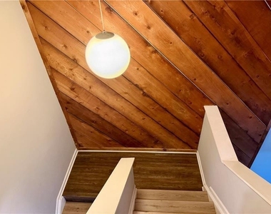 1059 Mariners Drive - Photo Thumbnail 11
