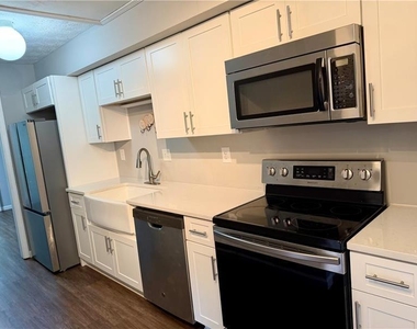 1059 Mariners Drive - Photo Thumbnail 2
