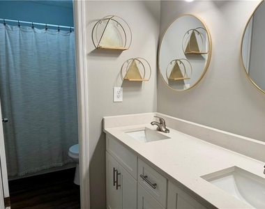 1059 Mariners Drive - Photo Thumbnail 17