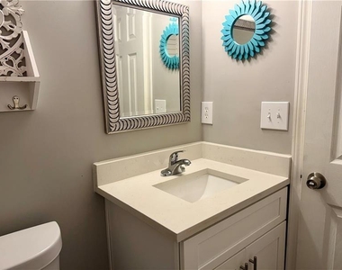 1059 Mariners Drive - Photo Thumbnail 5