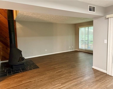 1059 Mariners Drive - Photo Thumbnail 6