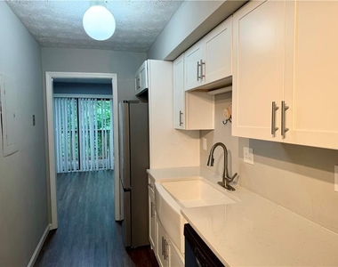 1059 Mariners Drive - Photo Thumbnail 3