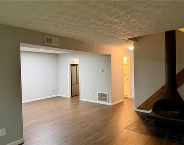 1059 Mariners Drive - Photo Thumbnail 7