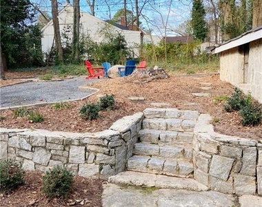 1927 S Gordon Street Sw - Photo Thumbnail 32