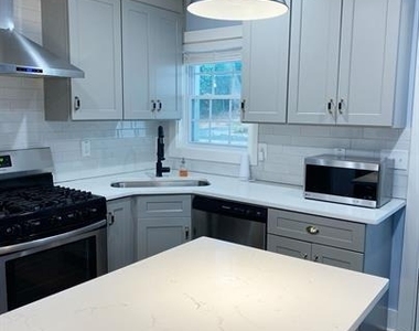 1927 S Gordon Street Sw - Photo Thumbnail 9