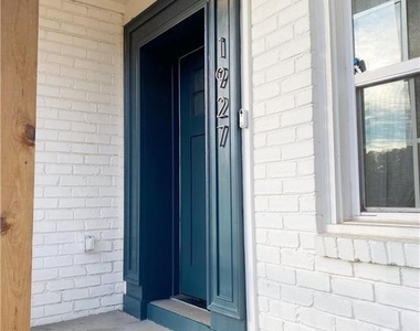 1927 S Gordon Street Sw - Photo Thumbnail 5