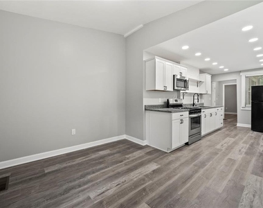 1126 Briarcliff Place Ne - Photo Thumbnail 1