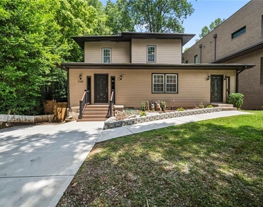1126 Briarcliff Place Ne - Photo Thumbnail 8