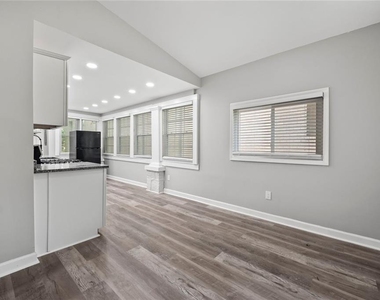 1126 Briarcliff Place Ne - Photo Thumbnail 2