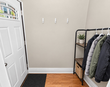 841 N Damen Avenue - Photo Thumbnail 1