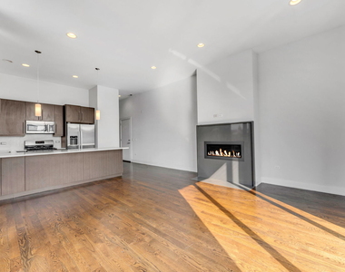 2366 N Seeley Avenue - Photo Thumbnail 2
