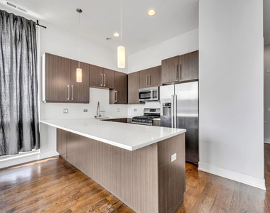 2366 N Seeley Avenue - Photo Thumbnail 6