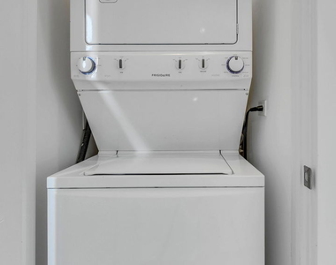 2366 N Seeley Avenue - Photo Thumbnail 11