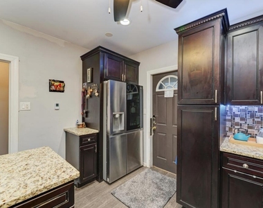 1941 N Harding Avenue - Photo Thumbnail 20
