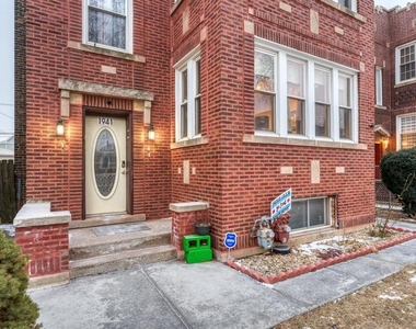 1941 N Harding Avenue - Photo Thumbnail 3