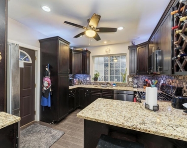 1941 N Harding Avenue - Photo Thumbnail 16
