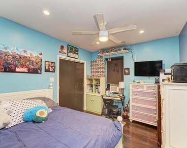 1941 N Harding Avenue - Photo Thumbnail 9
